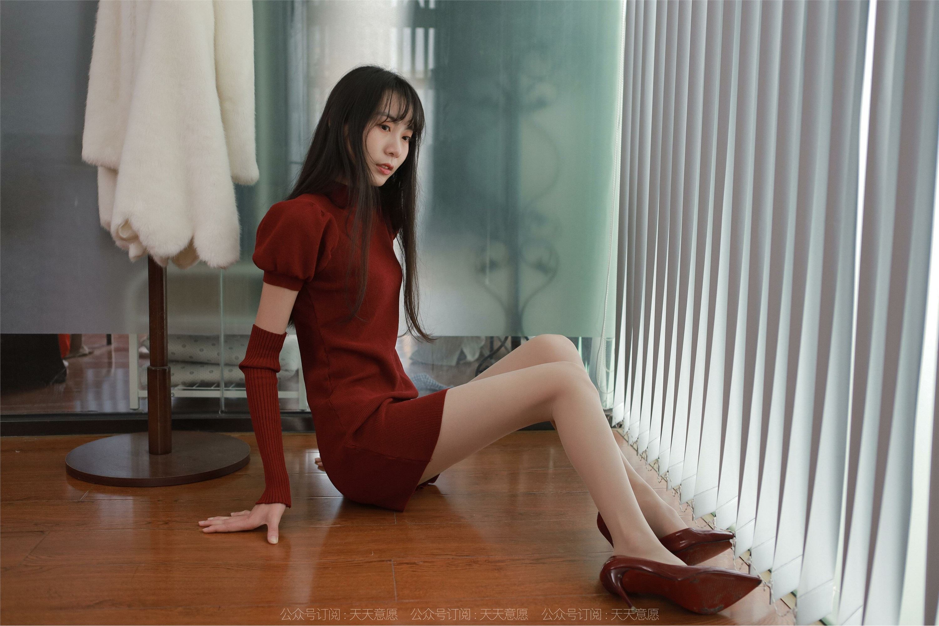 IESS异思趣向  2022.04.09 丝享家1054：团团《迷人的酒红旗袍》